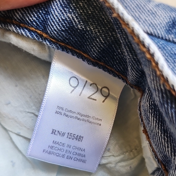 Stylish Light Blue Straight Leg Jeans with Distressed Details - Picture 12 of 13